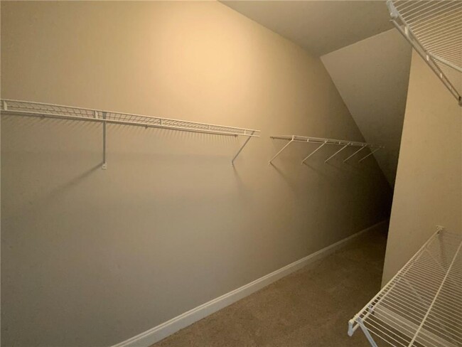 Building Photo - 5997 Brookside Oak Cir