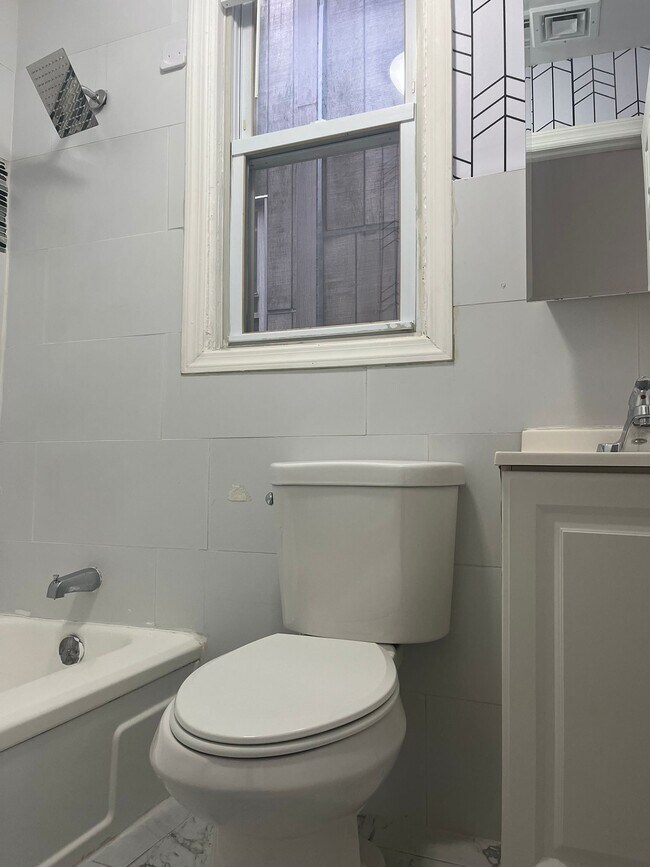 Building Photo - 489 Kennedy Blvd