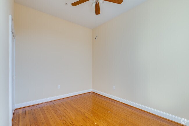 2BR, 1BA - 831SF - 313 S Broadway