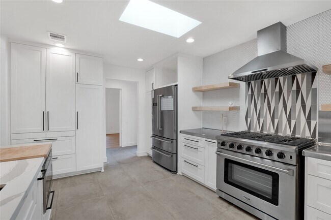 Building Photo - 5226 Kinglet St