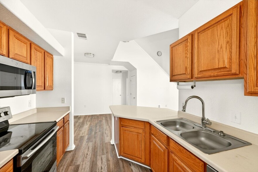 Building Photo - 18929 E Warren Cir