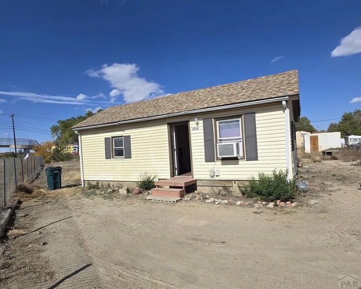 Primary Photo - 2705 E 10th St