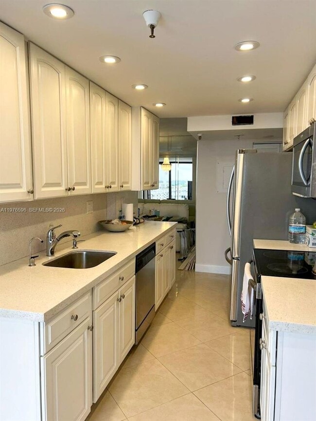 Building Photo - 290 174th St St