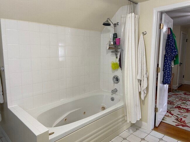 Primary bathroom - 7032 Stanford Ave
