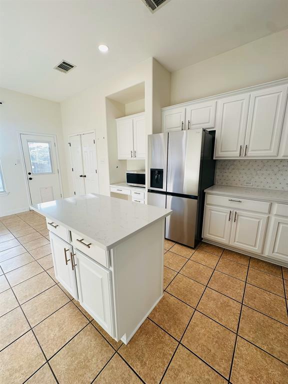 Building Photo - 251 Fresno Springs