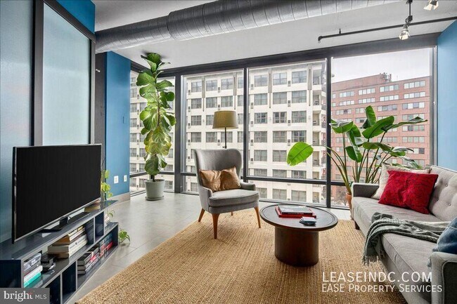 Building Photo - 1133 14th St NW