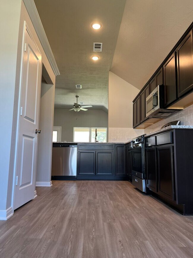 Building Photo - 3/2/2  in the beautiful  gated community of Point Aquarius WISD