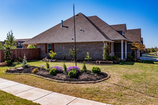 Building Photo - Stunning Corner Lot