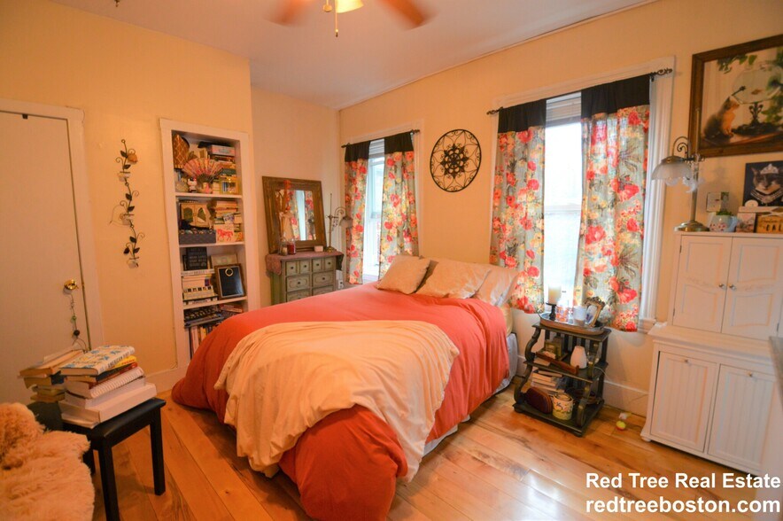 Building Photo - 108 Myrtle St