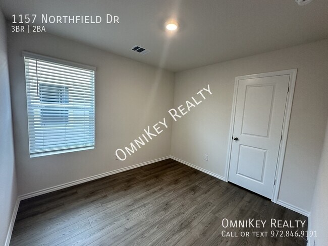 Building Photo - 1157 Northfield Dr