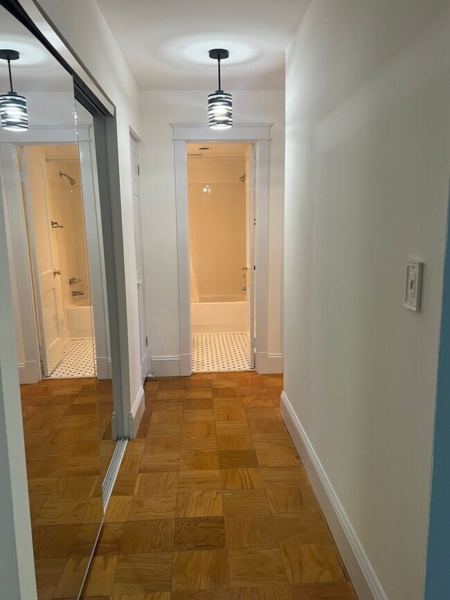 Building Photo - Downtown Condo