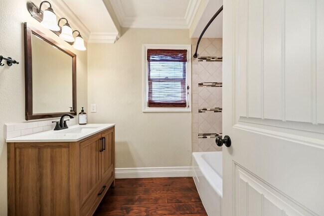 Building Photo - Stunning Riverside Home for Rent- Solar, E...