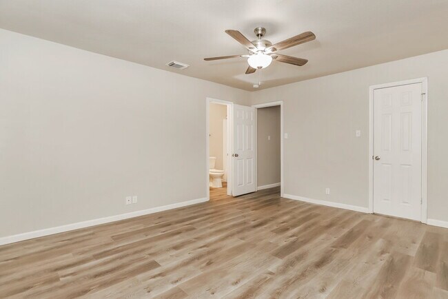 Building Photo - 9124 Gambier Dr