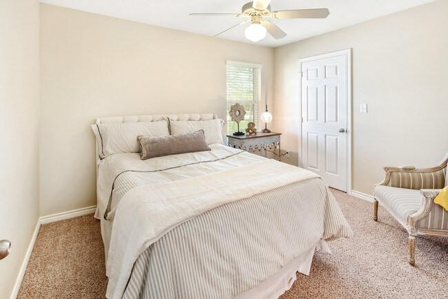 Building Photo - 9803 Risky's Ranch Dr