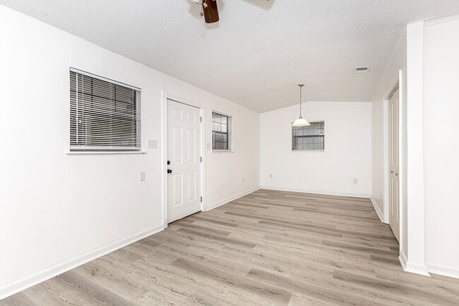 Building Photo - 4703 Bronfair Ave