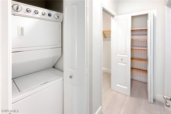 Building Photo - 1100 Pine Ridge Rd