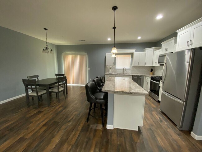 Building Photo - Newer home for rent in Visalia