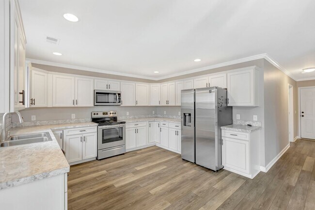 Building Photo - Spacious Cane Bay Home with Pond Views!