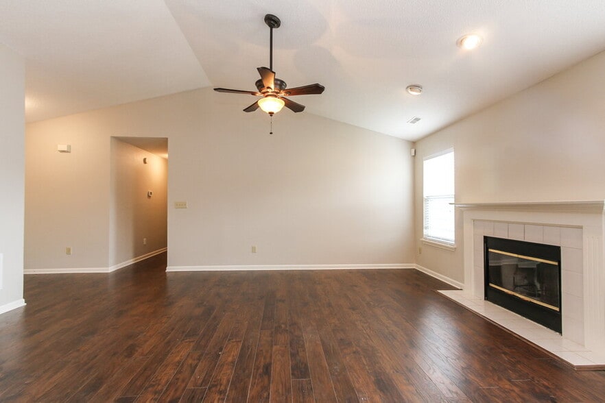 Building Photo - 47 W Flat Rock Dr