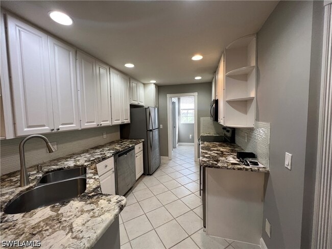 Building Photo - 5365 Cove Cir