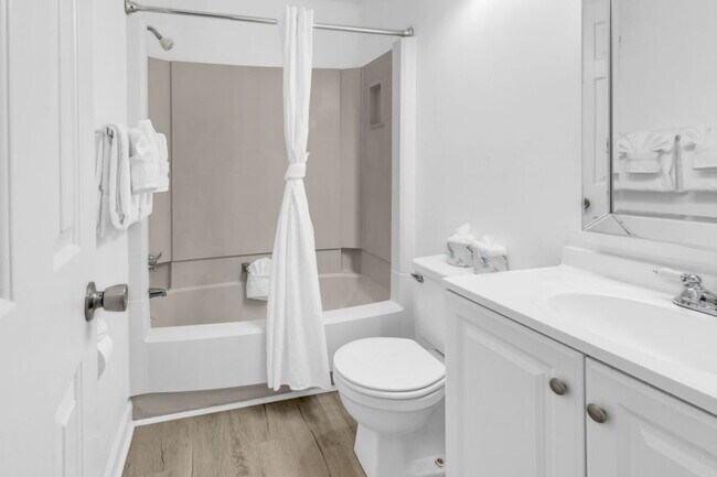 Building Photo - 828 Oxbow Dr