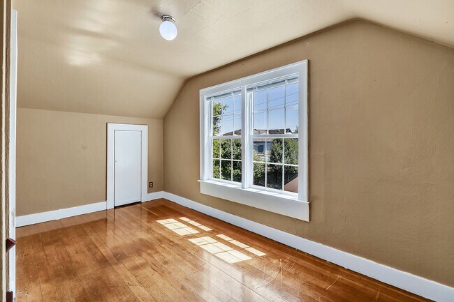 Building Photo - Charming 3 Bedroom Home in Bremerton