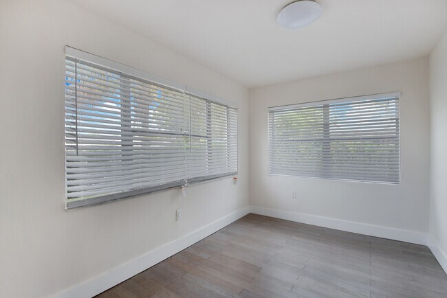 Building Photo - 522 NW 47th Terrace