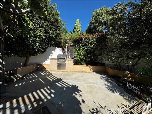 Building Photo - 10 Ivy Ln