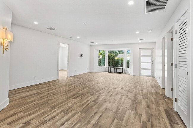 Building Photo - 1254 SW 4th Ct