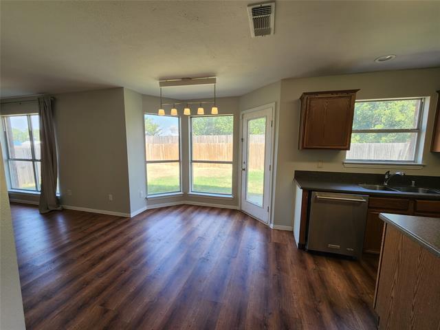 Building Photo - 1225 Lake Haven Dr