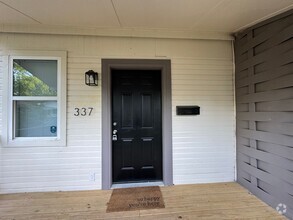 Building Photo - 337 Robinson Pl