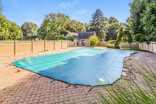 Building Photo - 613 Foxboro Dr
