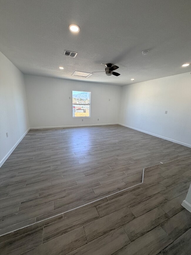 Building Photo - 5729 Saplinas Rd