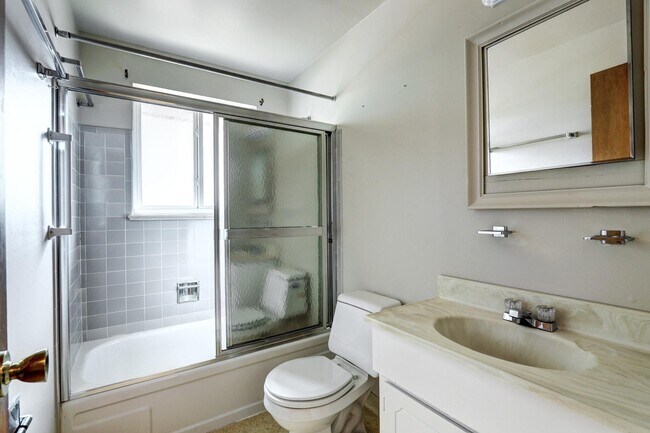 Building Photo - Lakewood! Walk to Belmar Town Center 3 bed...