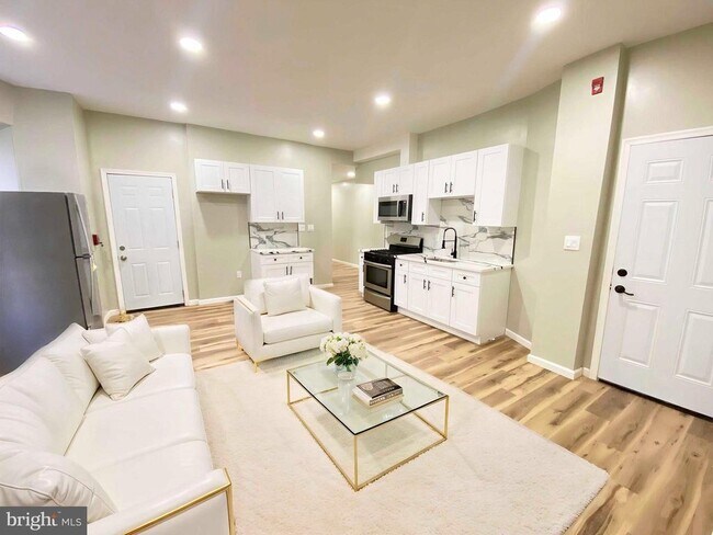 Building Photo - 1426 W Rockland St