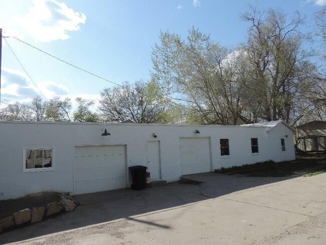 Building Photo - 2 Bed / 1.5 Bath / 2 Car Garage home in Bi...