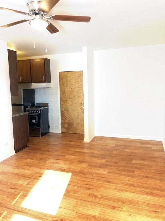 Building Photo - 4031 N Kenmore Ave