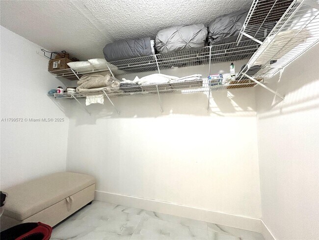 Building Photo - 6039 Collins Ave