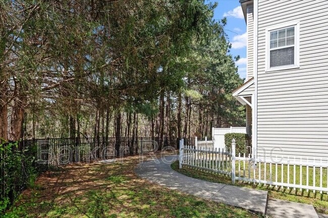 Building Photo - 11731 Mezzanine Dr