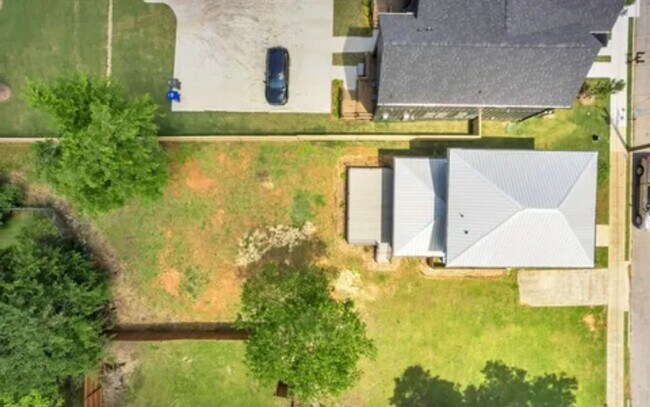 Building Photo - Gorgeous 3/2 Located 1 Block From Downtown Greenville!