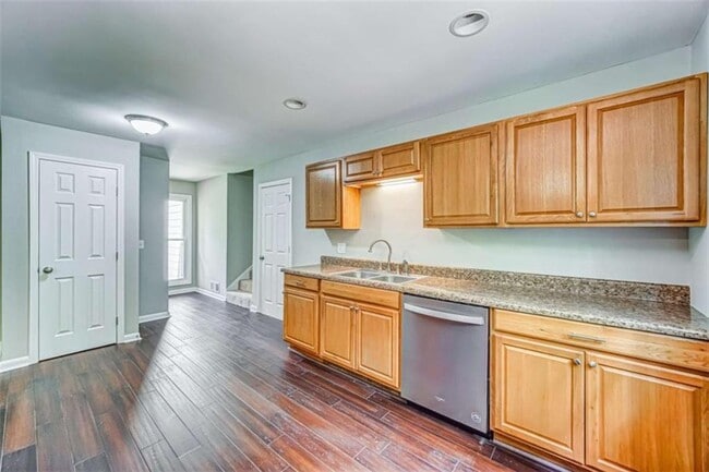 Building Photo - 2218 Woodfern Dr
