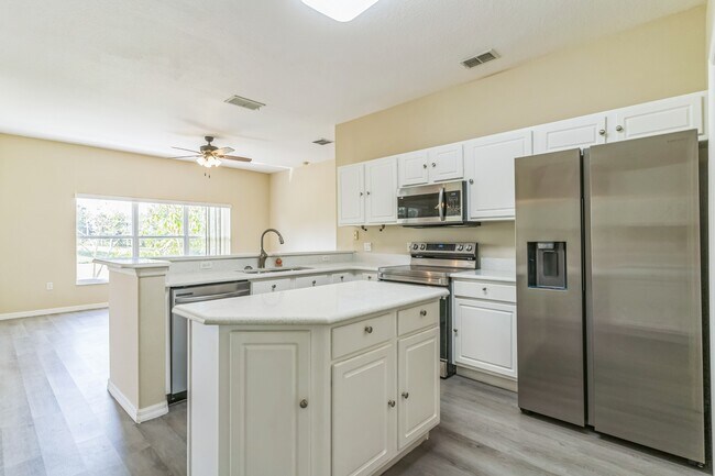 Building Photo - 2600 Meadow View Ct