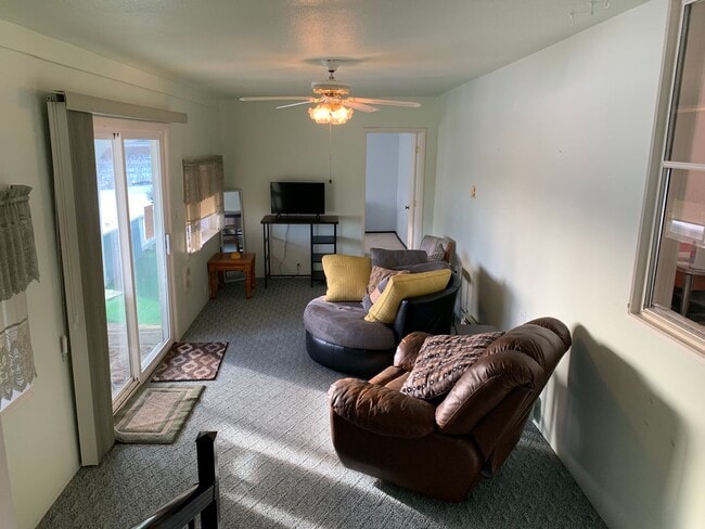 Building Photo - Great 4 bed 2 bath Mobile