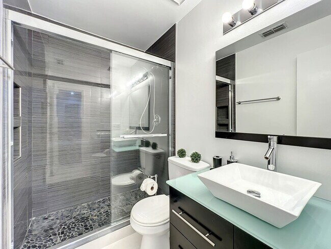 Building Photo - Ernst Court, Orlando, FL 32819 - 2 BR 2.5 BA townhouse