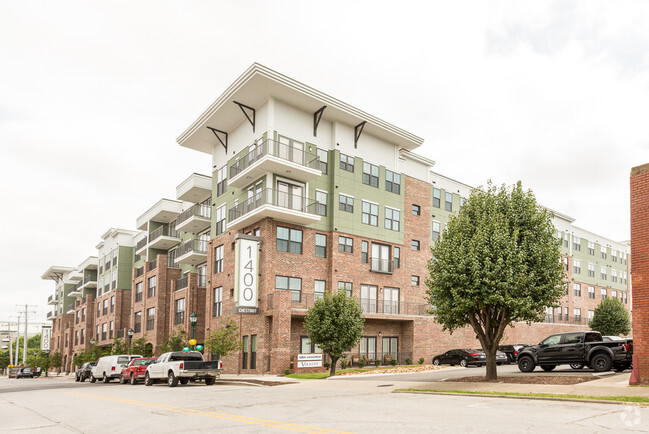 Building Photo - 1400 Chestnut Apartments