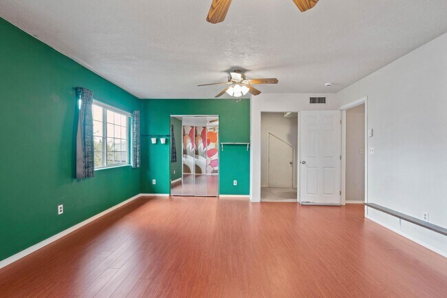 Building Photo - Unique, spacious 4-bdrm/3-bath Craftsman w/ lots of character. Bonus room, near Alberta District!