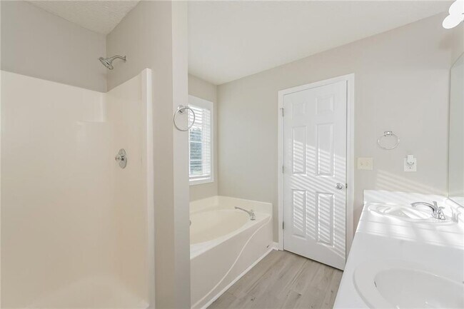 Building Photo - 919 Downing Dr