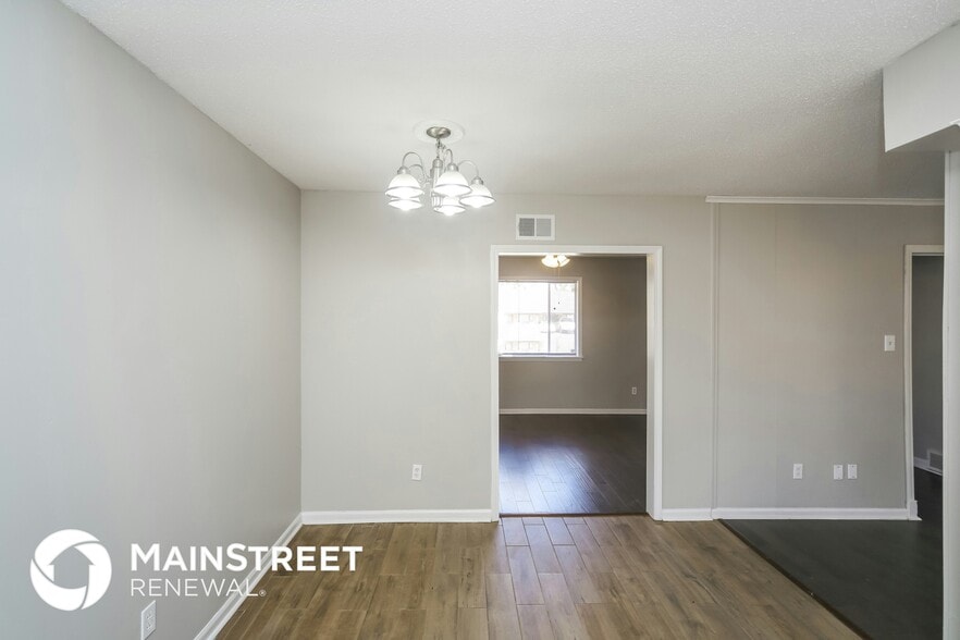 Building Photo - 8553 Chesterfield Dr