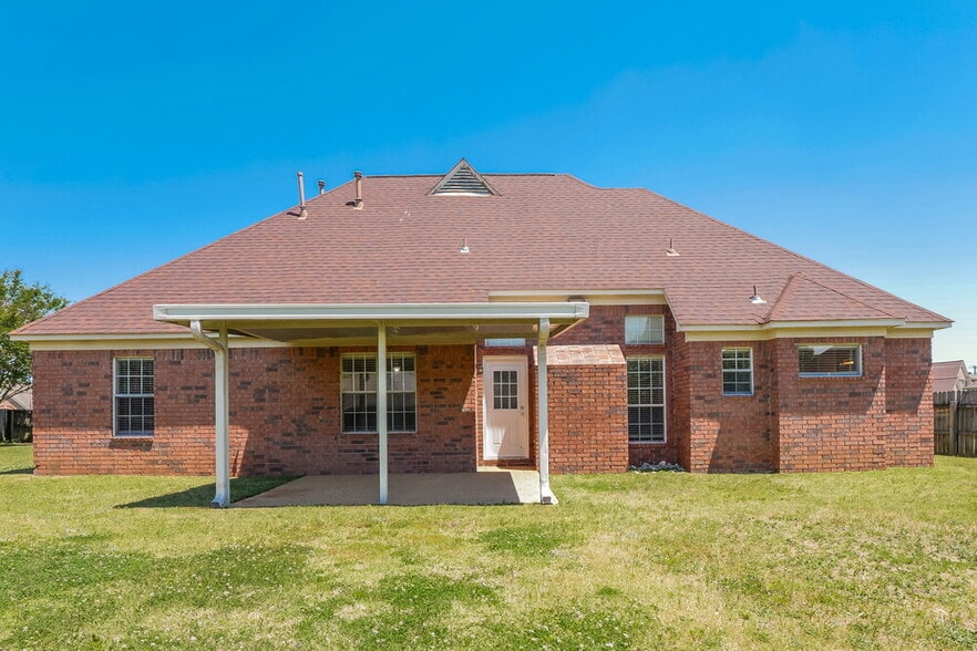 Building Photo - 13073 Braybourne Pkwy