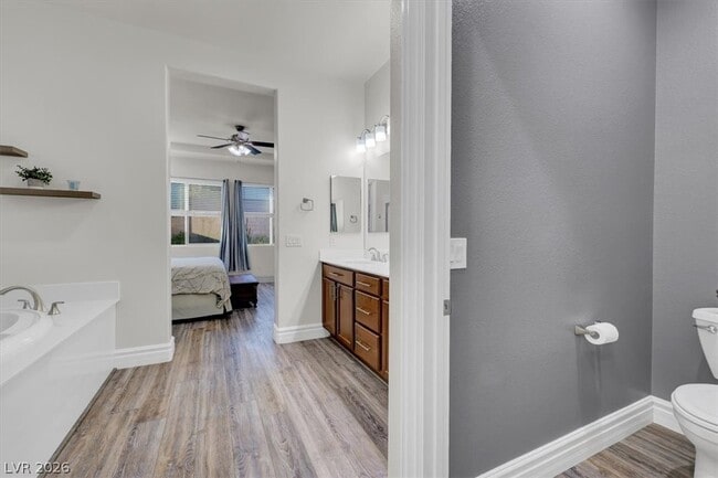 Building Photo - 9936 Wildhorse Cyn Ave